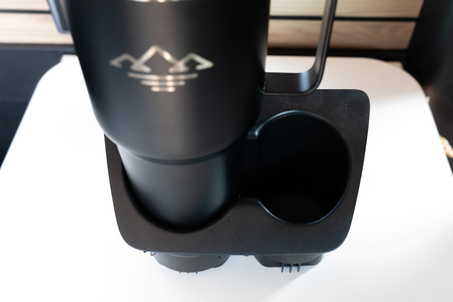 Bergbrise Edelstahl Becher mit Henkel – ca. 900 ml, Schwarz, mit Logo